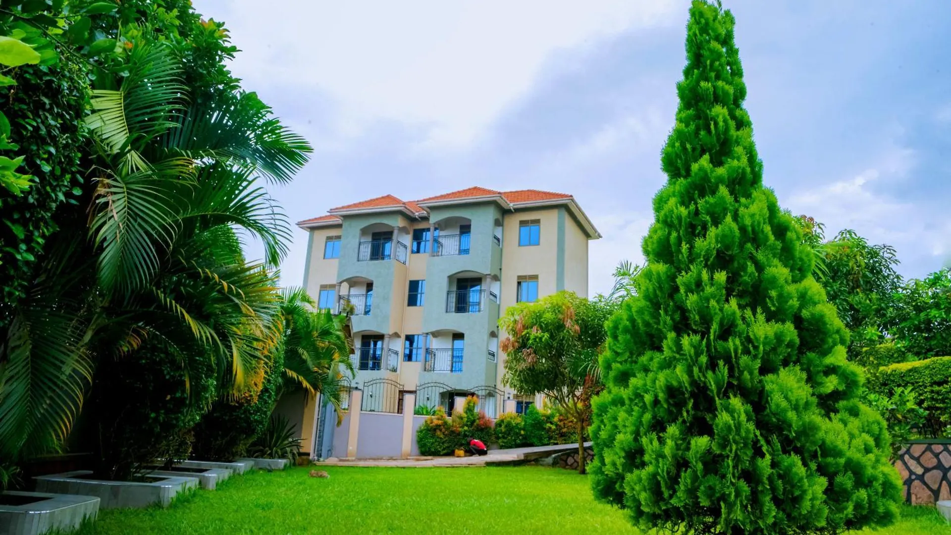 Emax Apartment Кампала