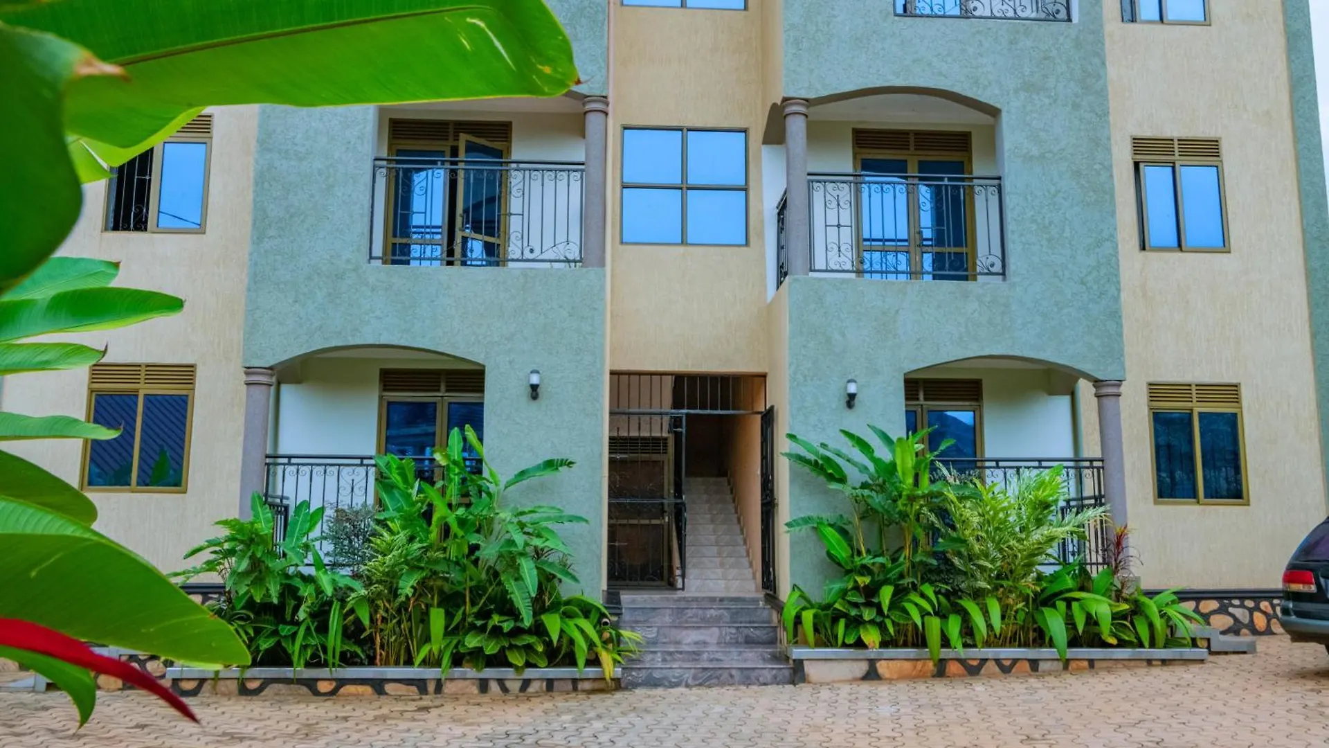 Emax Apartment Кампала Уганда